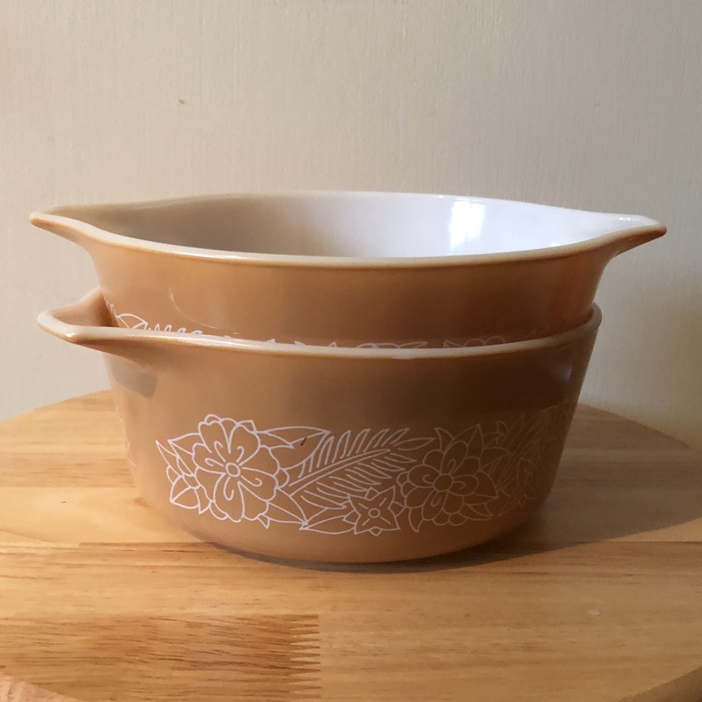 Lot of 2 brown Woodland Pyrex mini bowls EUC